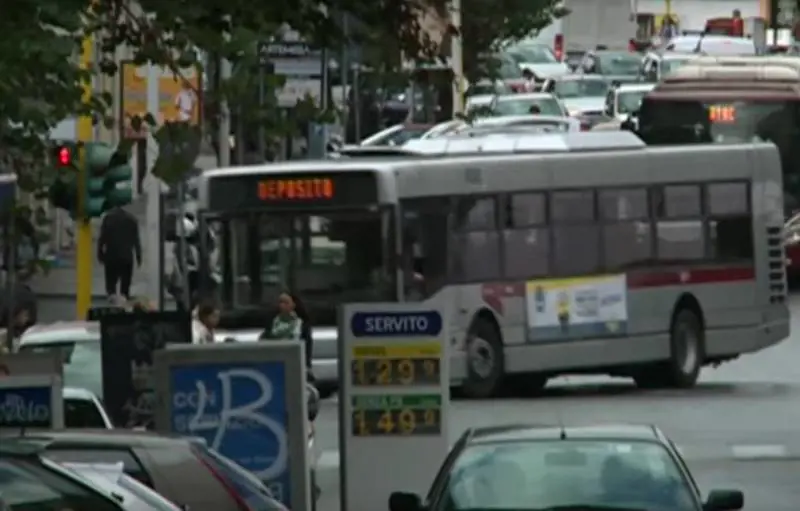 Roma, gambiano senza biglietto pesta controllori: arriva lo sciopero