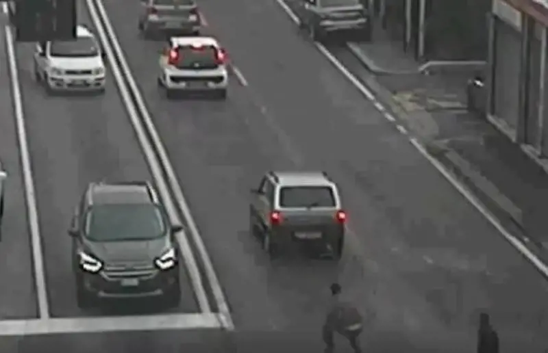 Marocchino simula incidente: telecamere svelano la truffa a Verona
