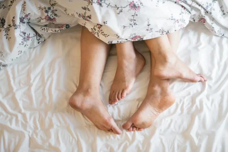Usa, prete arrestato per avere fatto sesso sull'altare con due attrici porno