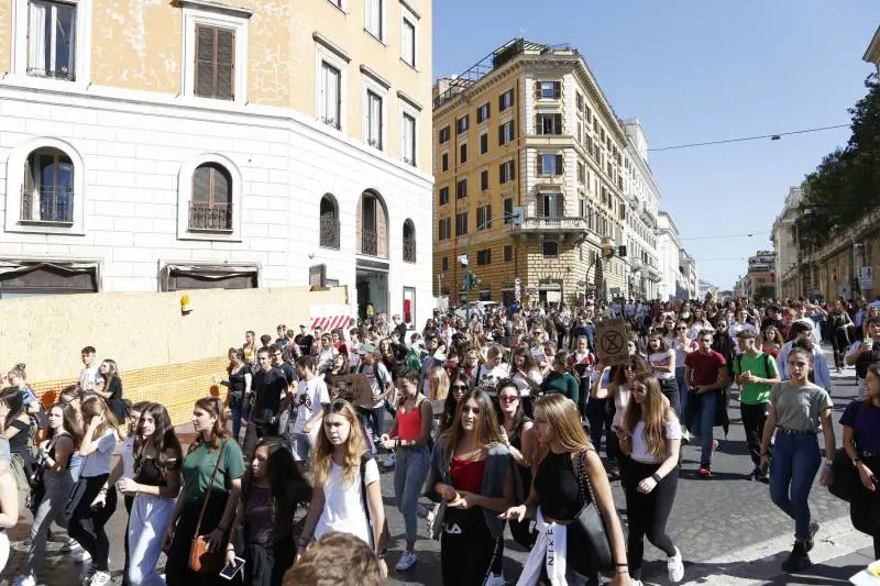 Clima sì, lavoro no. Gli adulti plagiano i giovani europei