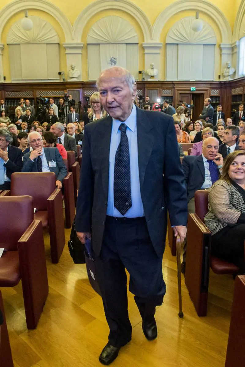 Piero Angela dopo l’incidente: "Ho un po’ di problemi, spero di recuperare a breve"