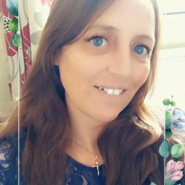 Litiga con una delle figlie e i cani la sbranano, morta una 44enne inglese