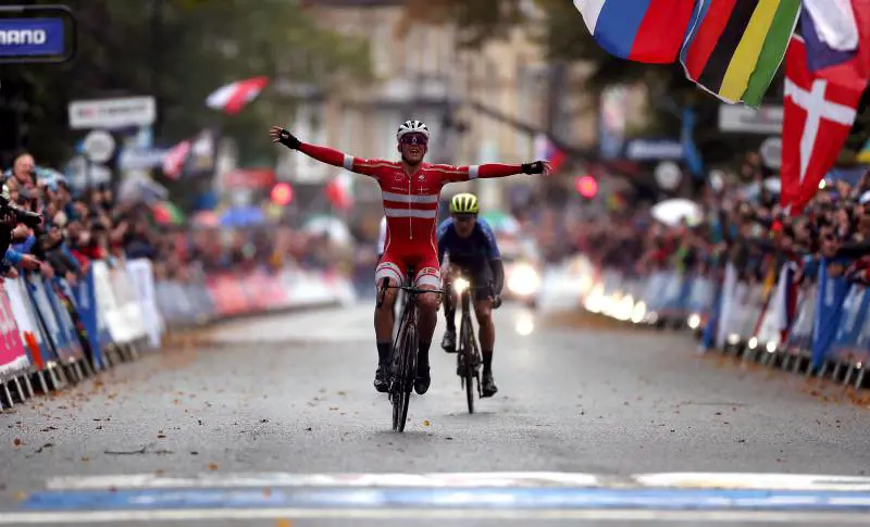 L'acqua non è più azzurra. Nella tempesta Trentin è "solo" d'argento