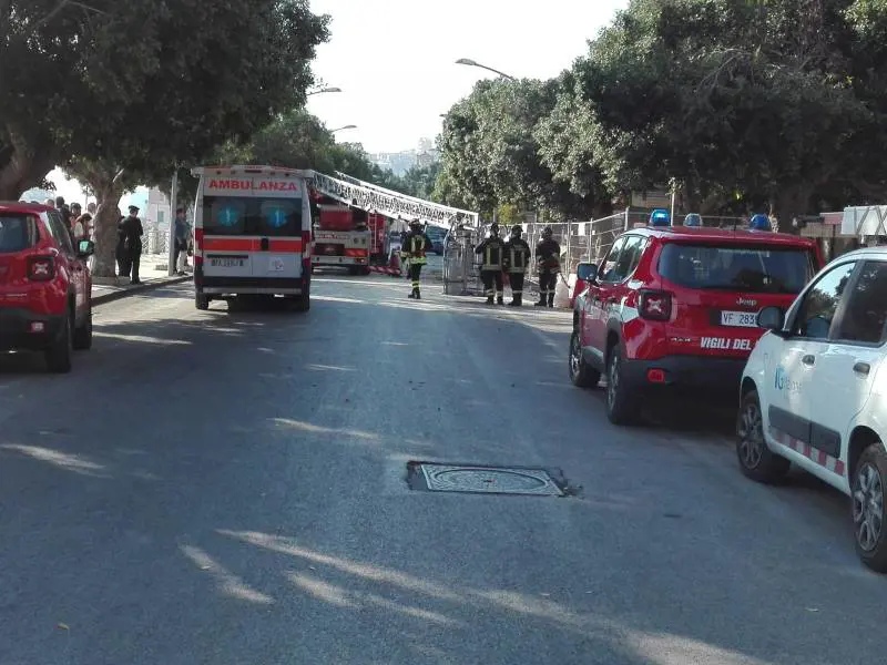 Agrigento, tragedia sfiorata in piazza Cavour, crolla un altro cornicione da un antico palazzo