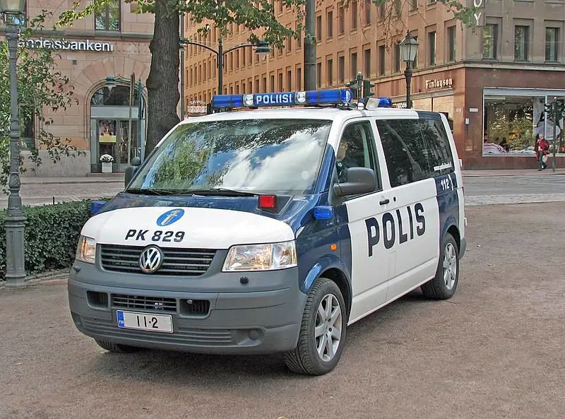 Finlandia, attacco a colpi di spada in una scuola: un morto e 10 feriti