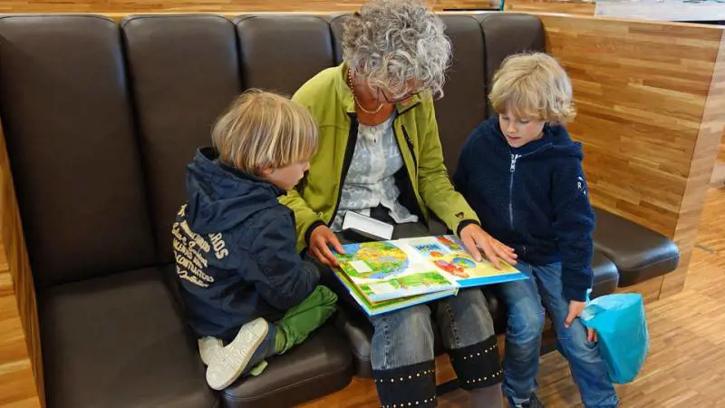 L'allarme del virologo sui bimbi: "Potrebbero contagiare i nonni"