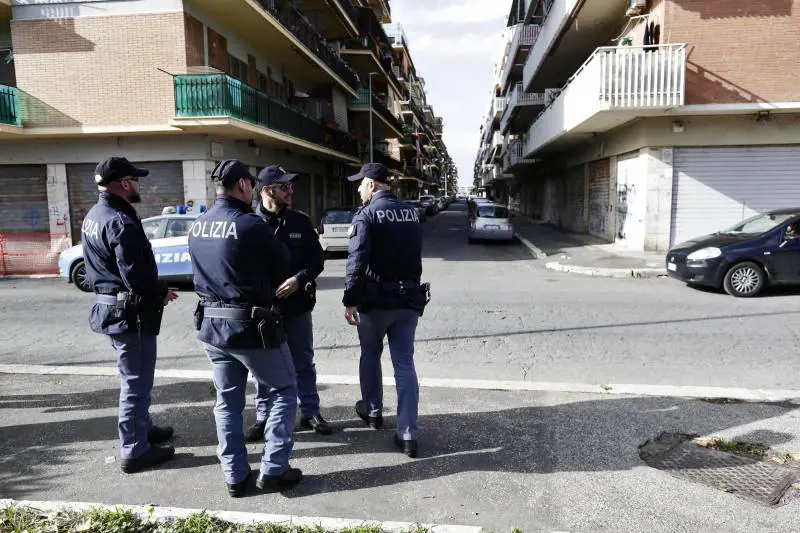 Non ci sono i giubbotti anti proiettile. E gli agenti fanno la colletta