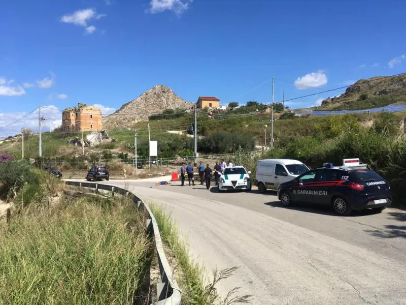 Ciclista senza vita sul ciglio della strada: è mistero ad Agrigento