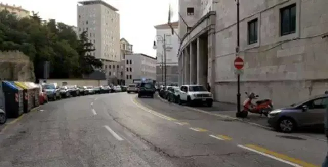 Trieste, l'assassino dei poliziotti "ha problemi psichici" Salvini: "Niente attenuanti"