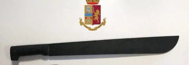 Caserta, minaccia l’ex moglie con un machete: arrestato dalla polizia