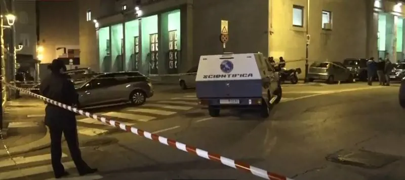 Sciacalli sulla polizia