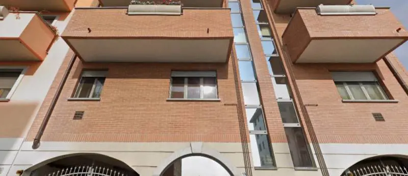 Sequestrata e picchiata dall’ex ragazzo e dall’amico