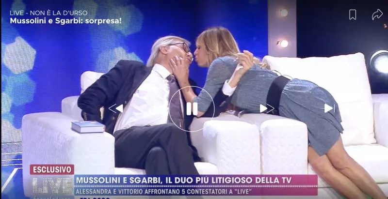 Vittorio Sgarbi e Alessandra Mussolini pace fatta con un bacio in bocca