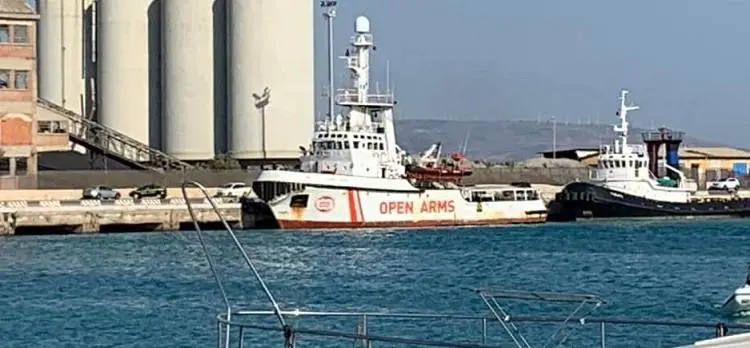 L'Open Arms quando era ancorata a Porto Empedocle