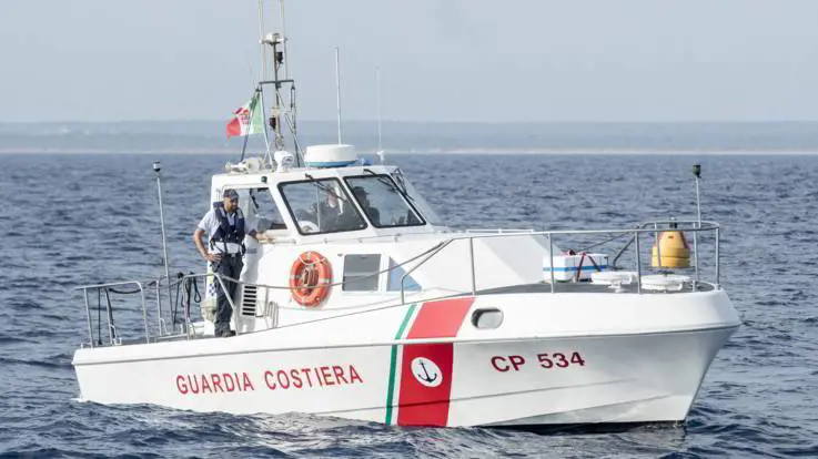 Cadavere di un sub sulla spiaggia: è giallo a Castel di Tusa