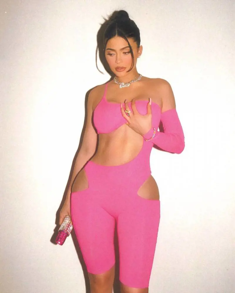 Kylie Jenner massacrata dai social per la sua nuova macchina di lusso