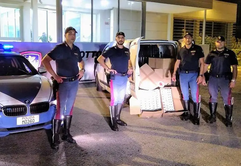 Sul furgone con 100 chili di sigarette di contrabbando: arrestato