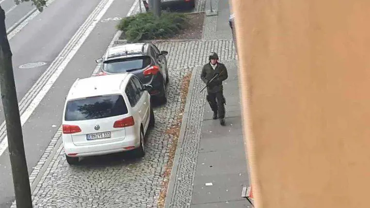 Halle, la ricostruzione dei 35 minuti di terrore