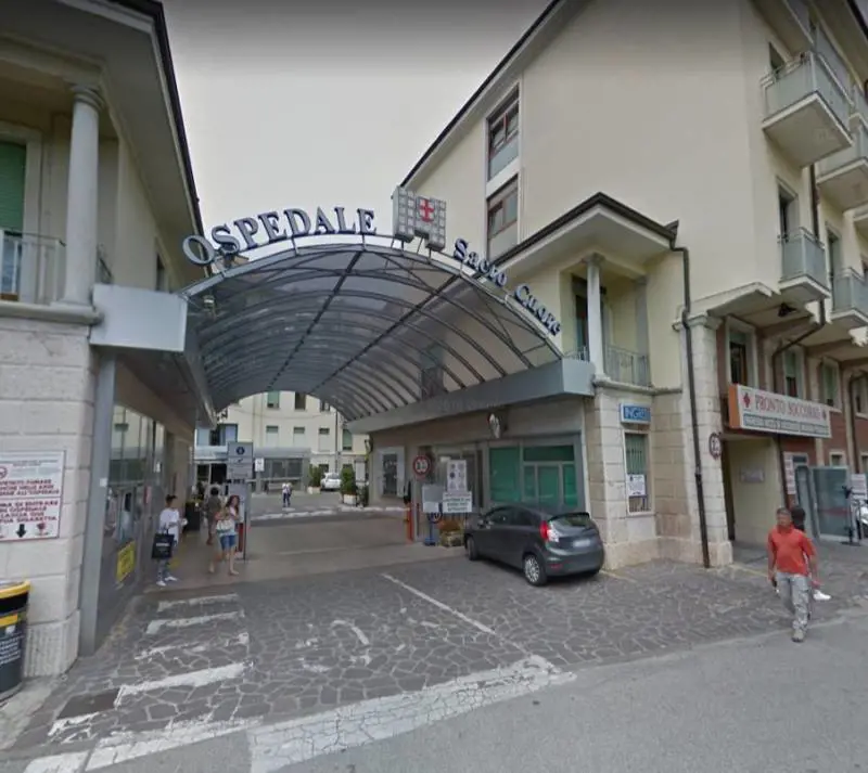 Verona, lite per un pc: nigeriano con ascia aggredisce marocchino