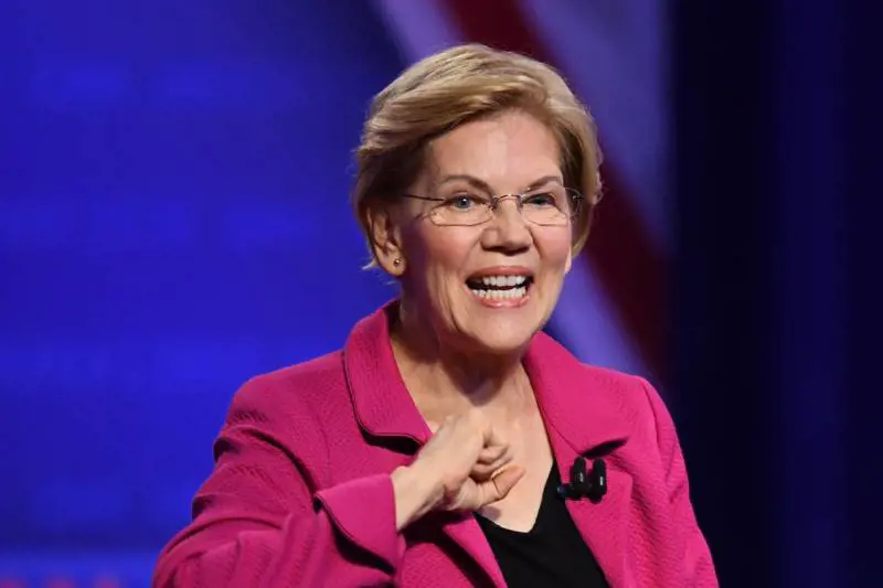 Warren provoca Facebook e pubblica spot fake