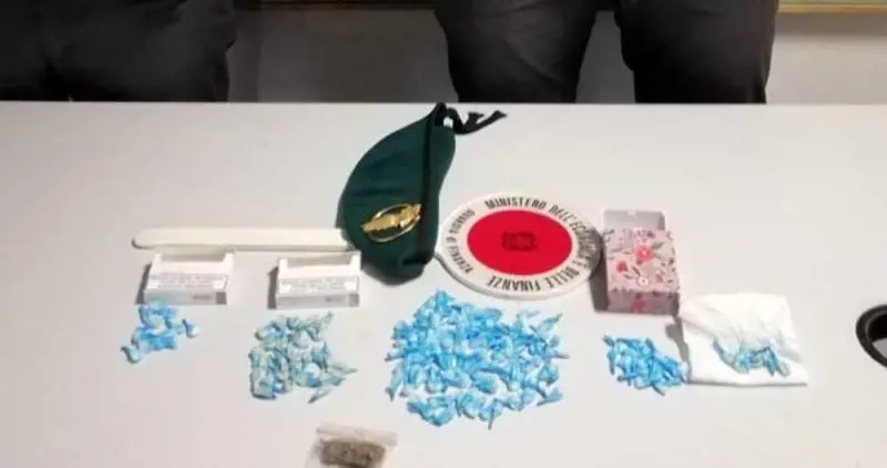 Palermo, market della droga in casa mentre è ai domiciliari