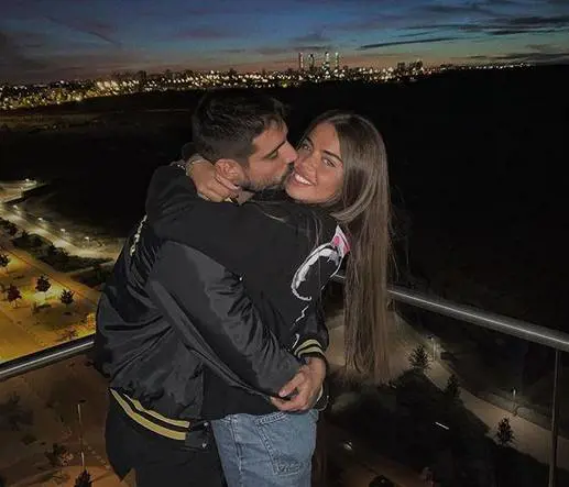 Fabio Colloricchio va a convivere con Violeta Mangrinan e lascia l’Italia