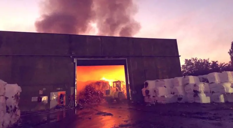 Caserta, in fiamme l’impianto di rifiuti di Santa Maria Capua Vetere
