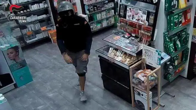 Roma, arrestato 39enne rapinatore di farmacie