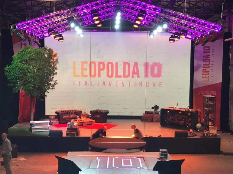 Leopolda, al via la kermesse renziana. Ma il "giglio magico" è dimezzato