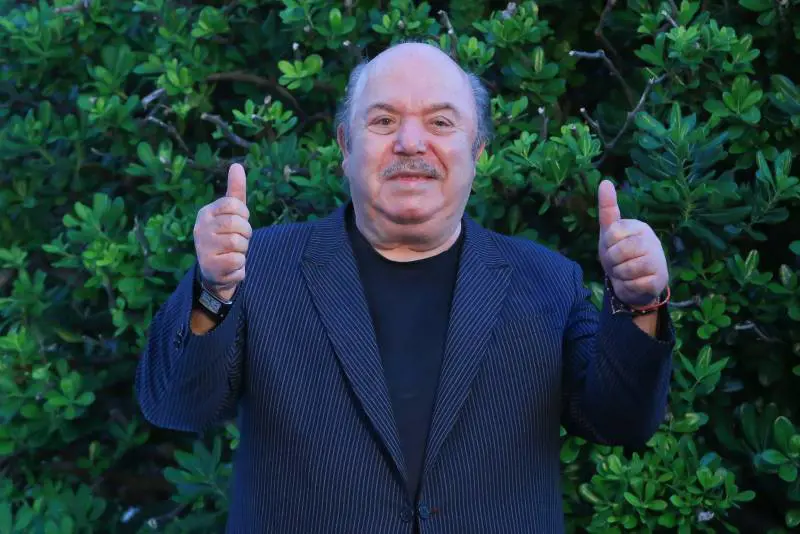 Lino Banfi risponde a Beppe Grillo: "Ora fondo il partito dei nonni"
