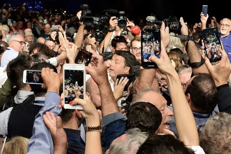 Militanti di Italia Viva: "Finalmente liberi dal Pd. Ma Renzi..."