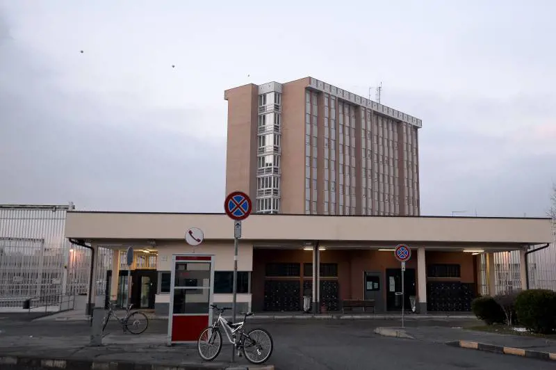 Voleva sgozzare la compagna, tunisino tenta suicidio