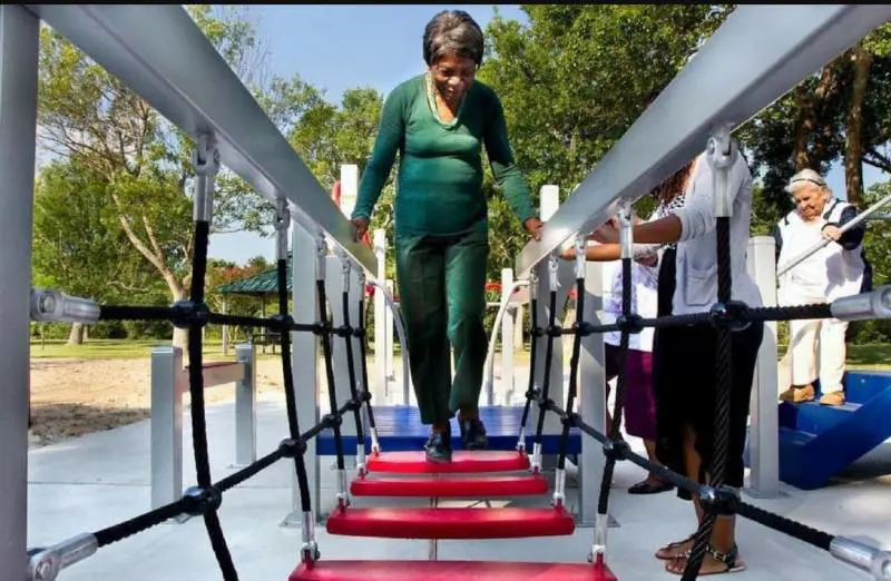 Divertimento senza età. Arriva il parco giochi dedicato ai più anziani