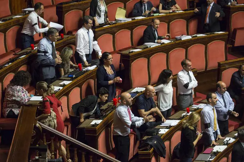 Scostamento di bilancio, 5S 'fregati' dalla clausola: "Ci fanno ingoiare Mes"