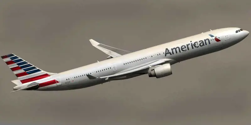 Equipaggio dell'aereo sviene a causa di un detergente