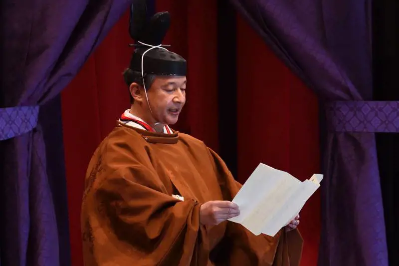 Naruhito, l'imperatore del dovere. Sul trono dopo la rinuncia del padre