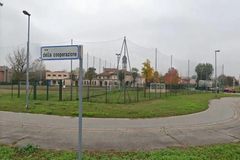 Rozzano, picchiato dal branco per aver urtato un loro amico