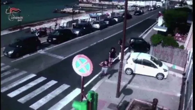 Bari, bulli in manette: picchiarono un 15enne mentre andava al mare