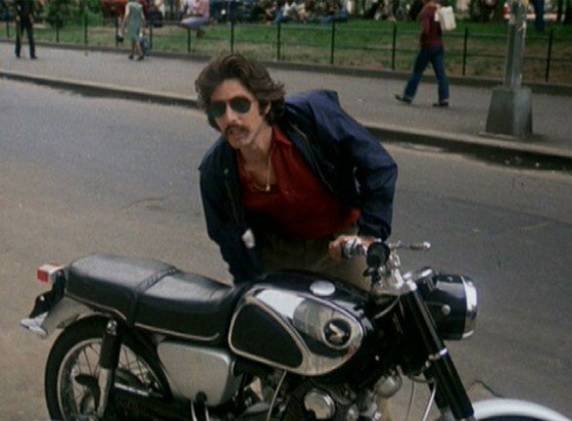 Al Pacino in Serpico monta in sella a una Honda CB 77