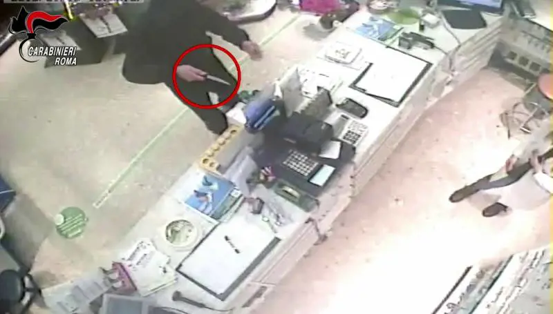Rapina 10 farmacie in venti giorni: arrestato