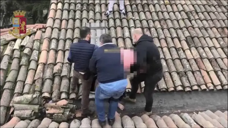 Blitz della polizia in un casolare di Parma: catturati due banditi moldavi latitanti
