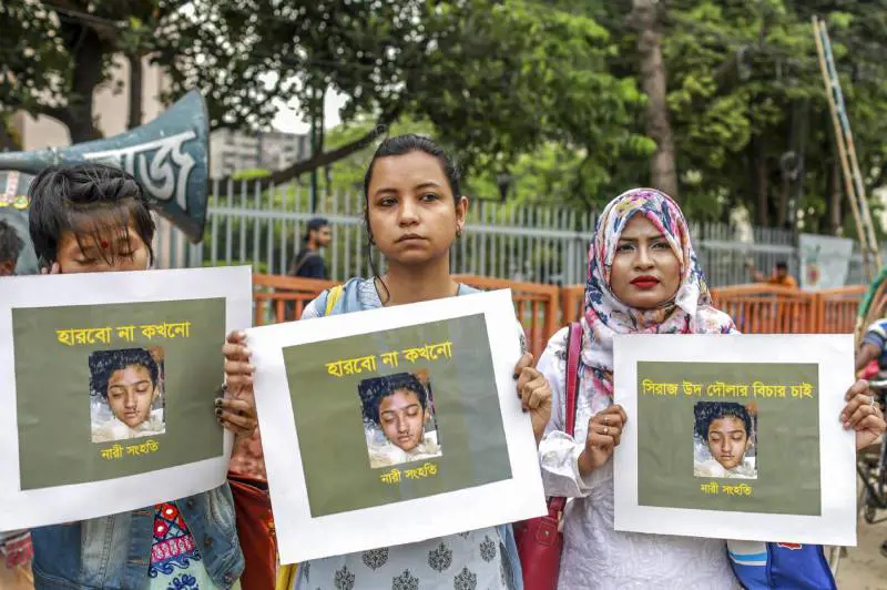 Nusrat denunciò gli abusi e fu arsa viva. La sentenza: 16 condannati a morte
