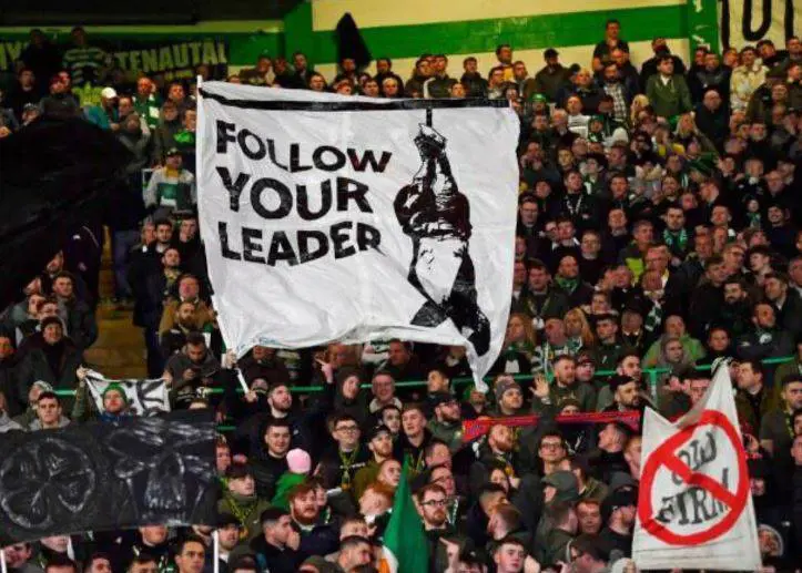 Mussolini a piazzale Loreto nella coreografia del Celtic