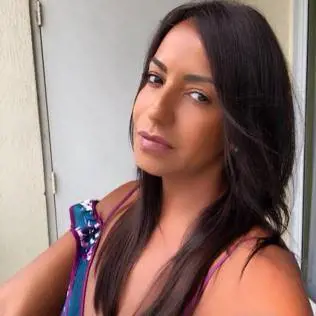 Il dramma di Viviane, lasciata morire sulle scale dopo il malore per overdose