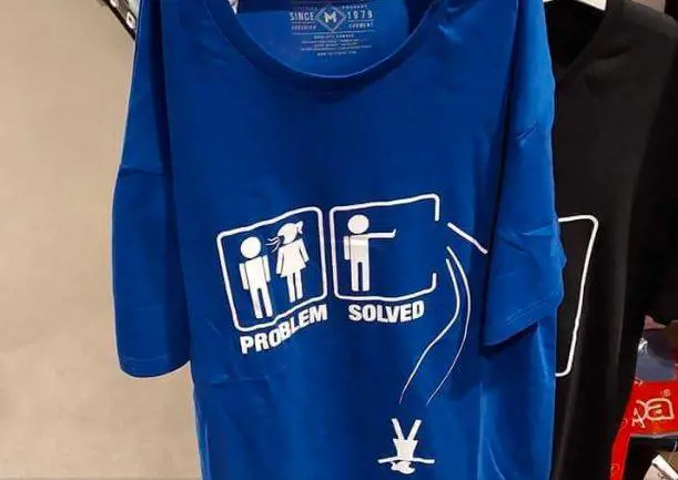 "Per risolvere i problemi? Elimina la donna". Polemiche sulla t-shirt pro-femminicidio