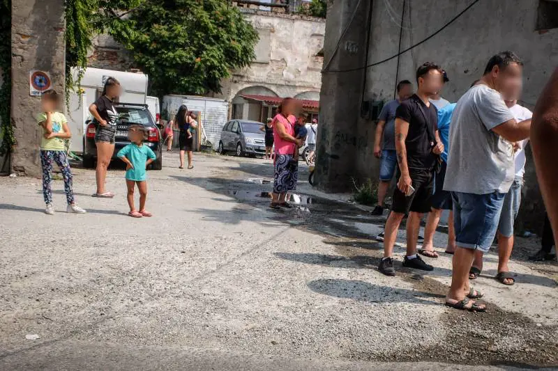 Rom e sinti disertano la scuola di politica: solo 20 persone all'incontro