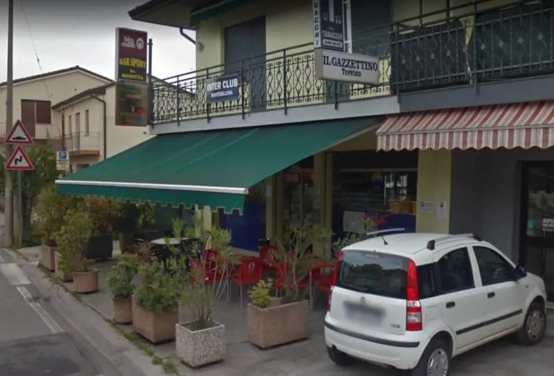 Spara 3 colpi di pistola davanti a un locale: sfiorata tragedia