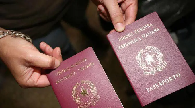 Passaporti e carte di identità, si potranno ritirare alle Poste: ecco da quando