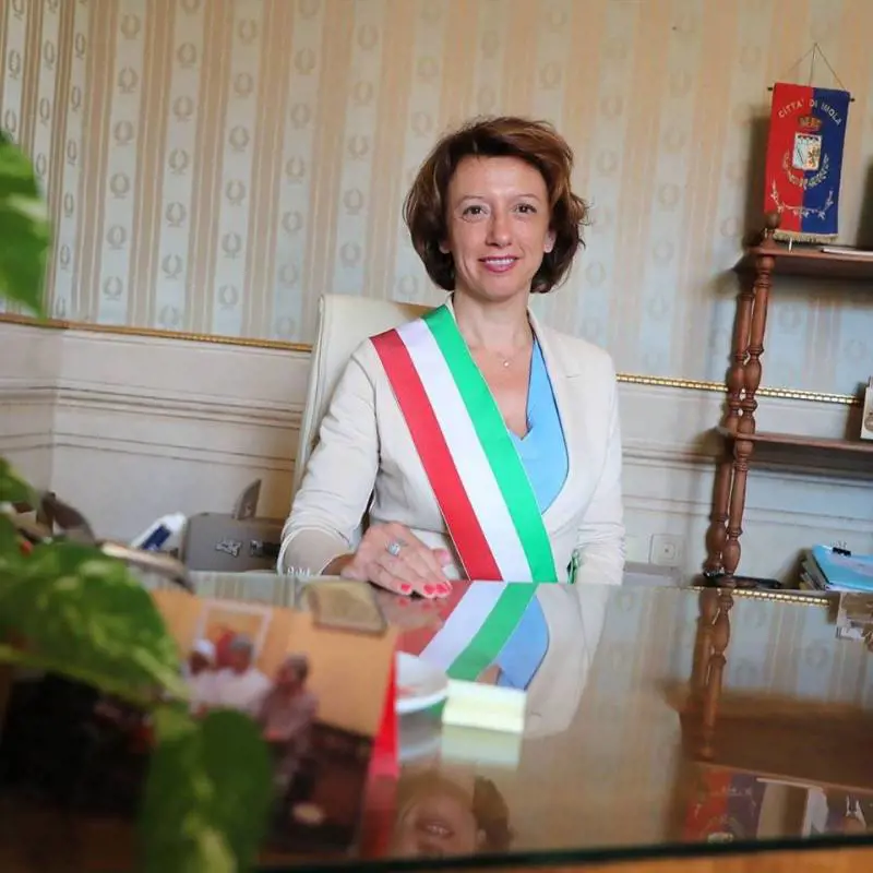 La sindaca M5S di Imola si dimette: "Non sono la burattina del Pd"