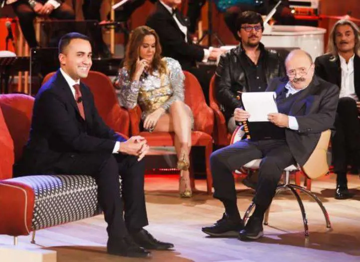 "Orgoglioso di Conte...". E al "Costanzo Show" il pubblico rumoreggia